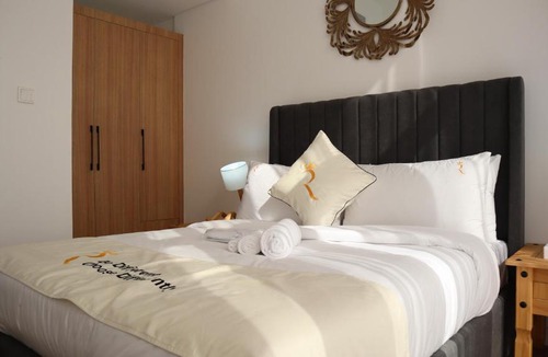 Masdar City Apartment | Elegant 1BR Retreat - Chic Central City Haven