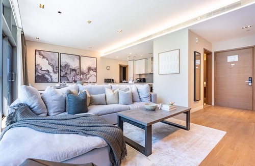 Al Wasl Apartment | Elegant 2BR with Assistant’s Room Next to Coca-Cola Arena and Metro Station