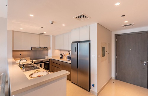 Dubai Apartment | Elegant 3 Bedrooms with Assistant Room, Mins. Drive to Ras Al Khor Wildlife Sanctuary - Harbour Views Tower 2, Dubai Creek Harbour