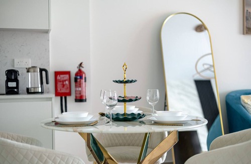 Umm Suqeim 3 Apartment | Elegant 1BR + Laundry | Asayel 1 MJL | Pool View