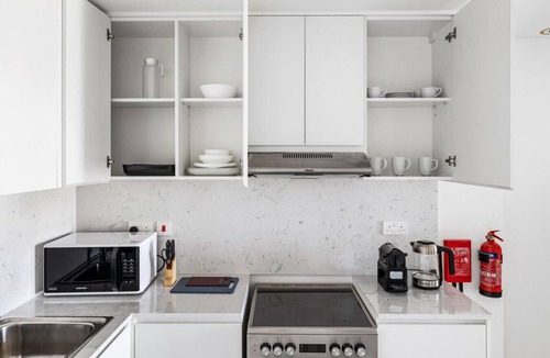 Umm Suqeim 3 Apartment | Elegant 1BR + Laundry | Asayel 1 MJL | Pool View