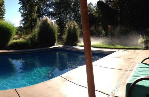 Harlow House | Exceptional retreat near University of Oregon Athletics. Casa del Roots