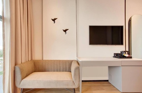 Jumeira 3 Apartment | Executive Suite Near Nostalgia Cafe By Luxury Bookings