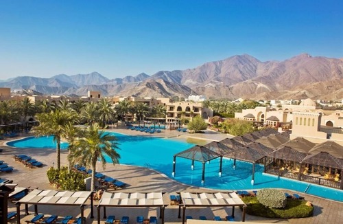 Al Aqah Hotel | Family-Friendly Room + Pool Access & Beautiful Ocean Views Near Snoopy Island