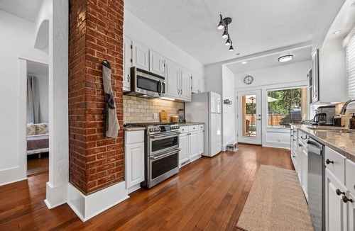 North End House | Fetch, Dine, & Unwind | Walkable Cottage Steps to North End Favs | Fun Times in Backyard!