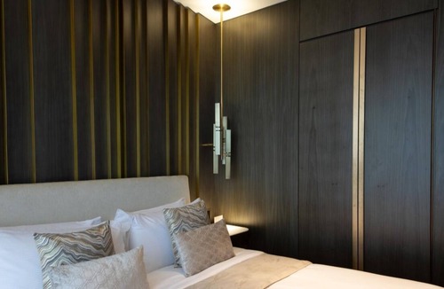 Sheikh Zayed Road Apartment | FIVE Palm Jumeirah | 2 BDR. | Hotel facilities incl.