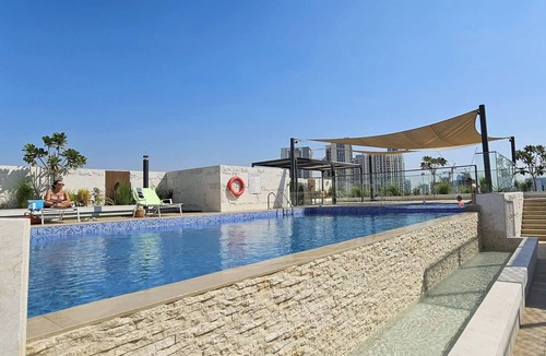 Jumeirah Village Circle Apartment | Free housekeeping visits during your stay - StayShort - JVC Apartment with Private Balcony Sleeps 4