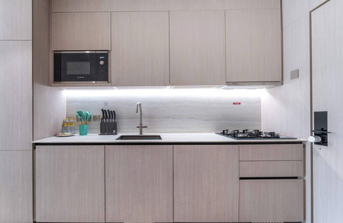 Jumeirah Village Circle Apartment | Free housekeeping visits during your stay - StayShort - Elegant Studio in JVC that Sleeps 2