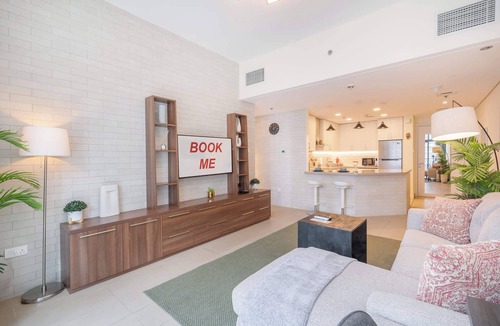 Jumeirah Lake Towers Apartment | Free housekeeping visits during your stay - StayShort - Modern 1 Bedroom in JLT Sleeps 2 with Lake Views
