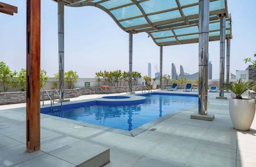 Jumeirah Lake Towers Apartment | Free housekeeping visits during your stay - StayShort - Prime 2BR Retreat in JLT that Sleeps 4!