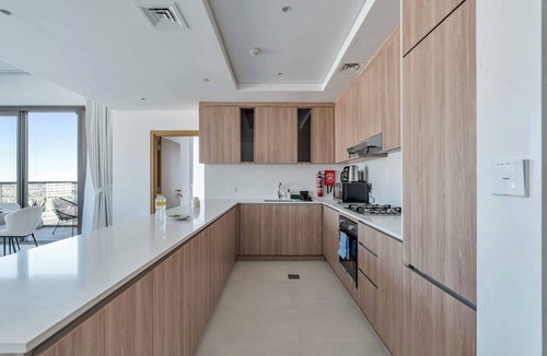 Dubai Maritime City Apartment | Free housekeeping visits during your stay - StayShort - Stunning 1 Bed in Maritime City that Sleeps 4!