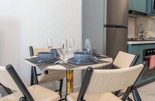 Al Barsha Apartment | Free housekeeping visits during your stay - StayShort - Deluxe Studio in Al Barsha with Pool and Gym Access Sleeps 2