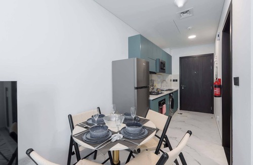 Al Barsha Apartment | Free housekeeping visits during your stay - StayShort - Deluxe Studio in Al Barsha with Pool and Gym Access Sleeps 2