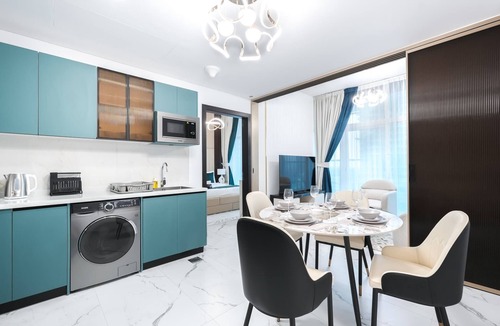 Al Barsha Apartment | Free housekeeping visits during your stay - StayShort - 1BR in Al Barsha sleeps 2 with Private Balcony!