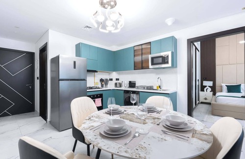 Al Barsha Apartment | Free housekeeping visits during your stay - StayShort - 1BR in Al Barsha sleeps 2 with Private Balcony!