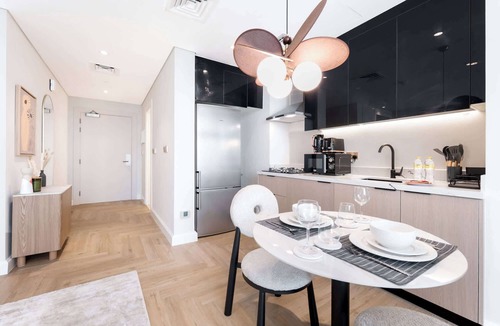 Business Bay Apartment | Free housekeeping visits during your stay - StayShort - Stunning Studio in Business Bay that Sleeps 2!