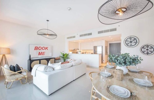Dubai Apartment | Free housekeeping visits during your stay - StayShort - Stylish Cozy 3-Bedroom Apartment with Harbour Views in Dubai Creek Harbour