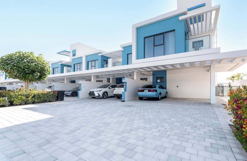 Dubai Villa | Free housekeeping visits during your stay - StayShort - 6BR Villa in Damac Lagoons that Sleeps 11