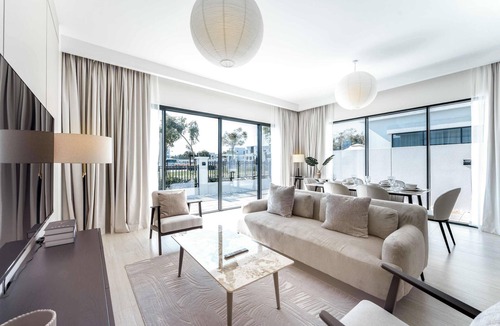 Dubai Villa | Free housekeeping visits during your stay - StayShort - 6BR Villa in Damac Lagoons that Sleeps 11
