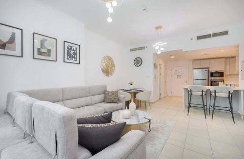 Dubai Marina Apartment | Free housekeeping visits during your stay - StayShort - Contemporary 1BR Escape for 4 in Dubai Marina