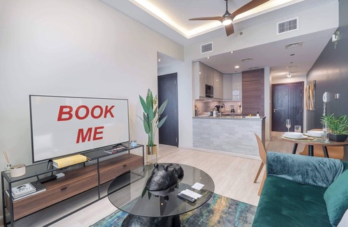 Dubai Apartment | Free housekeeping visits during your stay - StayShort - Peaceful 1-Bedroom with Relaxing Balcony in Liwan!