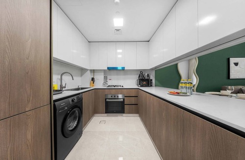 Dubai Apartment | Free housekeeping visits during your stay - StayShort - Stylish 2 Bed Apartment in Silicon Oasis for 6 with Balcony
