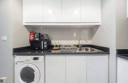 Dubai Apartment | Free housekeeping visits during your stay - StayShort - Damac Hills cozy studio for 2 people!