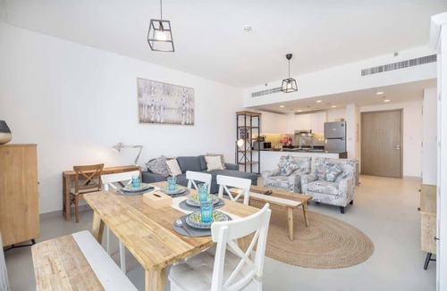 Dubai Apartment | Free housekeeping visits during your stay - StayShort - Cozy 2BR Retreat in Dubai South Near Expo City