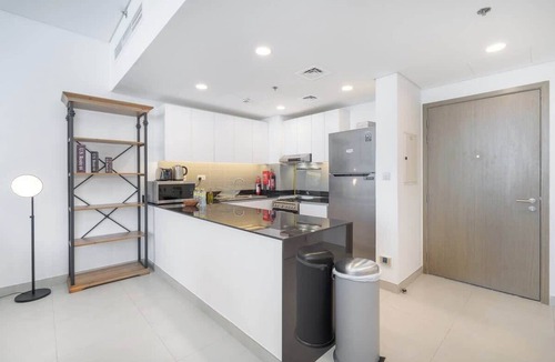 Dubai Apartment | Free housekeeping visits during your stay - StayShort - Cozy 2BR Retreat in Dubai South Near Expo City