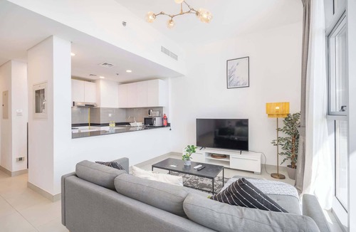 Dubai Apartment | Free housekeeping visits during your stay - StayShort - The Serene Suite - Premium 1BR Dubai South Urban Escape