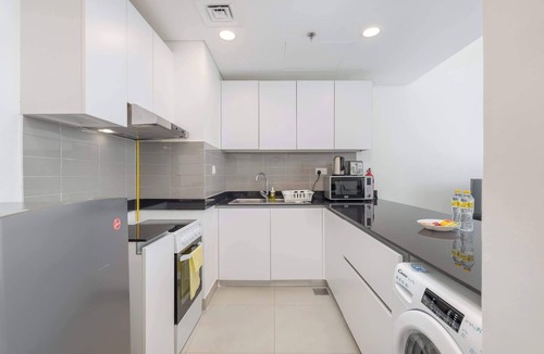Dubai Apartment | Free housekeeping visits during your stay - StayShort - The Serene Suite - Premium 1BR Dubai South Urban Escape