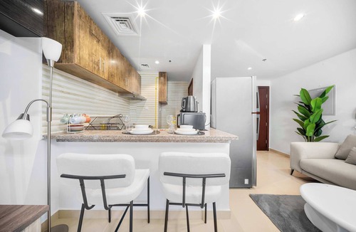 Dubai Sports City Apartment | Free housekeeping visits during your stay - StayShort - Chic Studio Apartment in Sports City - Sleeps 2