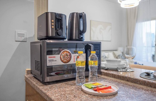 Dubai Sports City Apartment | Free housekeeping visits during your stay - StayShort - Chic Studio Apartment in Sports City - Sleeps 2
