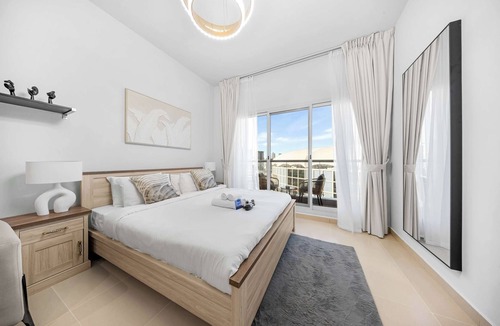 Dubai Sports City Apartment | Free housekeeping visits during your stay - StayShort - Chic Studio Apartment in Sports City - Sleeps 2