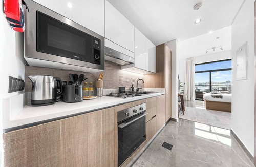Al Barsha Apartment | Free housekeeping visits during your stay - StayShort - Relaxing Studio in Arjan that Sleeps 3