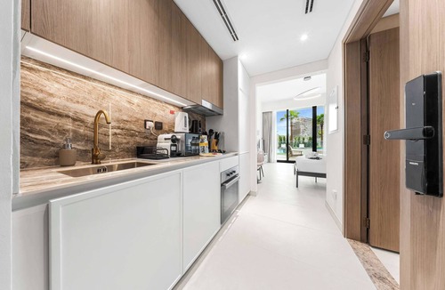 Al Barsha Apartment | Free housekeeping visits during your stay - StayShort - Comfortable Studio Stay in Arjan Sleeps 2 with Balcony