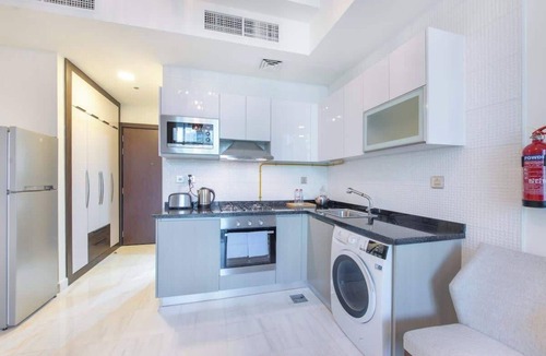 Business Bay Apartment | Free housekeeping visits during your stay - StayShort - Awesome Studio Apartment with Burj Khalifa View at Business Bay!