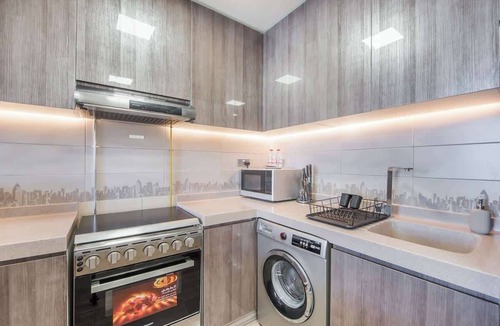 Jumeirah Lake Towers Condo | Free housekeeping visits during your stay - StayShort - Remarkable 1BR in JLT - Sleeps 4!