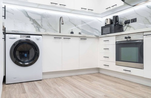 Bur Dubai Apartment | Free housekeeping visits during your stay - StayShort - Stylish Studio at DIFC Sky Gardens Sleeps 4
