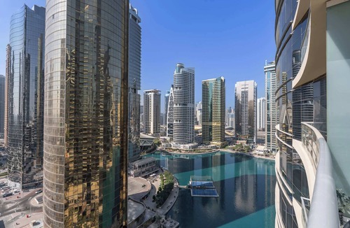 Jumeirah Lake Towers Apartment | Free housekeeping visits during your stay - StayShort - Bright 1BR in JLT with Stunning Lake Views!