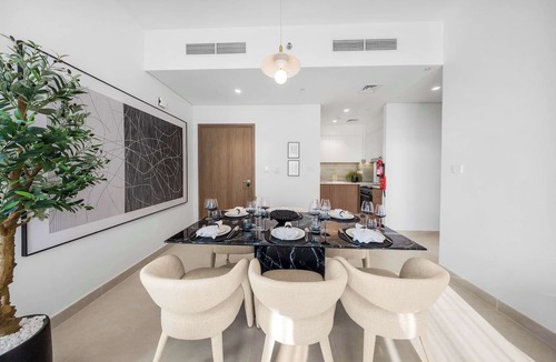 Dubai Apartment | Free housekeeping visits during your stay - StayShort - Stunning 2-Bedroom Apartment in Mina Rashid That Sleeps 6!