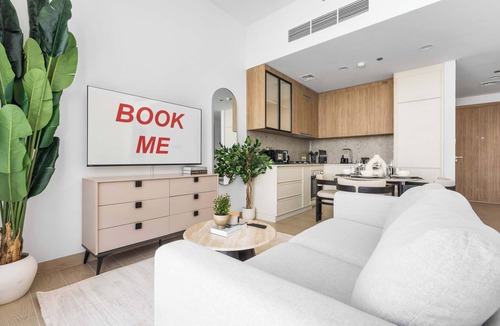 Dubai Apartment | Free housekeeping visits during your stay - StayShort - Bright & Roomy Studio with Balcony - Majan Hub, Sleeps