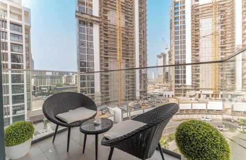 Nad Al Sheba Apartment | Free housekeeping visits during your stay - StayShort - Apartment in Meydan sleeps 2 with Private Balcony!