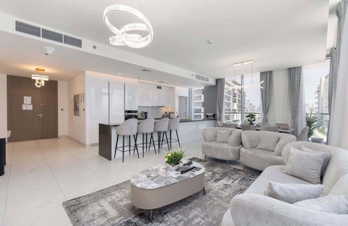 Dubai Apartment | Free housekeeping visits during your stay - StayShort - Spacious 4BR Apartment in Meydan - Sleeps 7