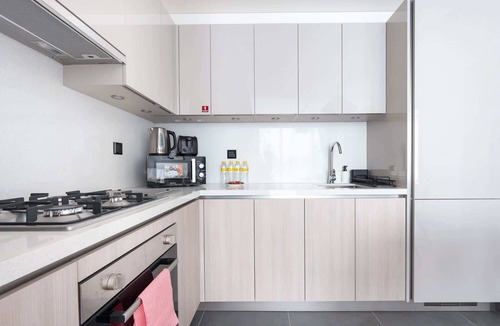 Nad Al Sheba Apartment | Free housekeeping visits during your stay - StayShort - Premium Meydan One Stay Perfect for 6 Guests