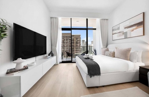 Nad Al Sheba Apartment | Free housekeeping visits during your stay - StayShort - Beauriful Modern Studio that Sleeps 4 at Riviera Beachfront