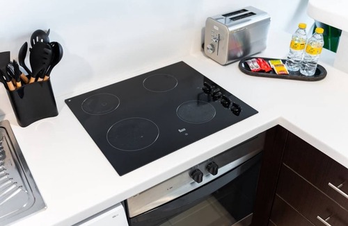 Bur Dubai Apartment | Free housekeeping visits during your stay - StayShort - Sky Gardens Studio with Skyscraper Views in DIFC!