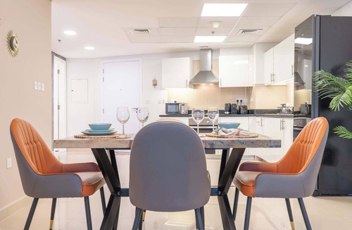 DIFC Apartment | Free housekeeping visits during your stay - StayShort - Stylish DIFC Apartment Sleeps 4 with Pool & Gym