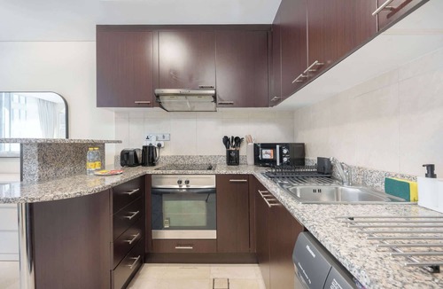 Bur Dubai Apartment | Free housekeeping visits during your stay - StayShort - DIFC sleeps 4 in a Convenient Location!