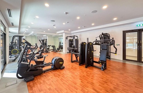 Umm Suqeim 3 Apartment | Free housekeeping visits during your stay - StayShort - Warm and Earthy 1-Bedroom Apartment Perfect for Family in Madinat Jumeirah Living!
